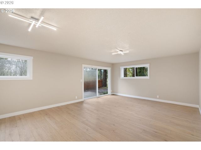 22420 S PARROT CREEK Rd, Oregon City, OR 97045