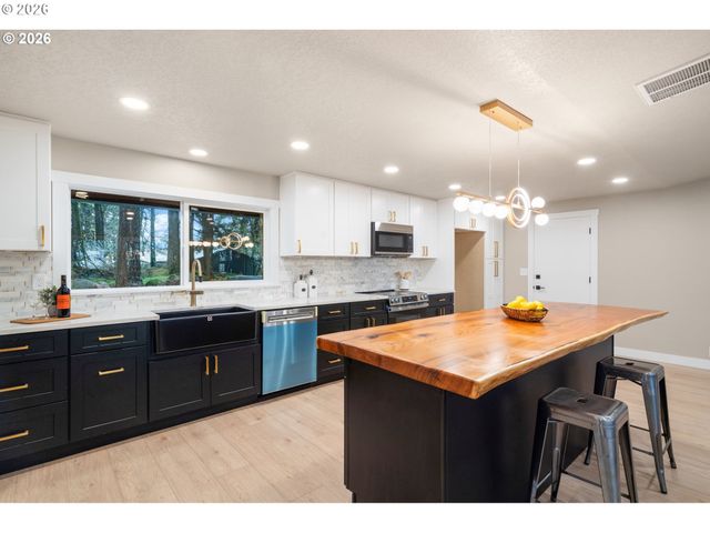 22420 S PARROT CREEK Rd, Oregon City, OR 97045