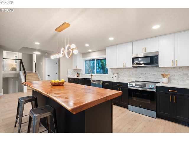 22420 S PARROT CREEK Rd, Oregon City, OR 97045