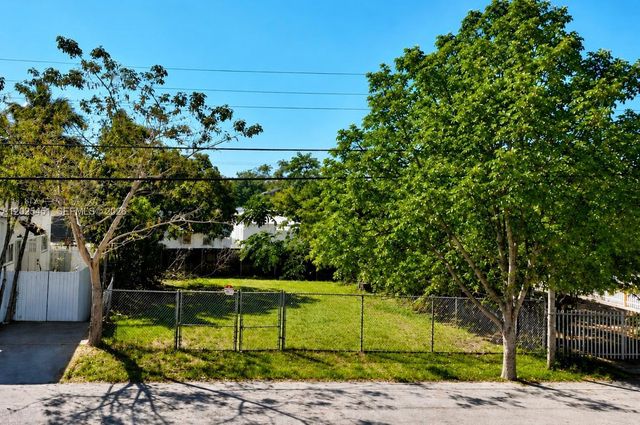 3828 Washington Ave, Miami, FL 33133
