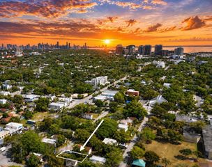 3828 Washington Ave, Miami, FL 33133