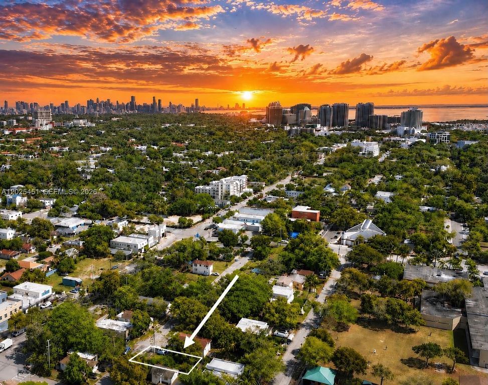 3828 Washington Ave, Miami, FL 33133