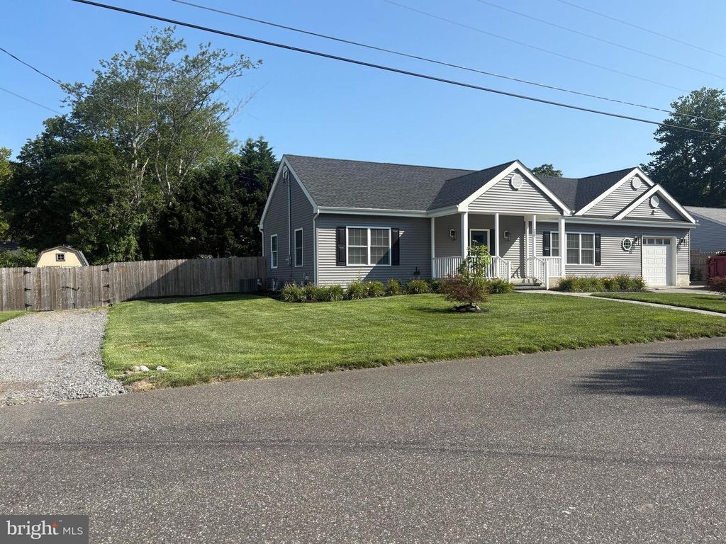 237 LAKESIDE DR, Tuckerton, NJ 08087