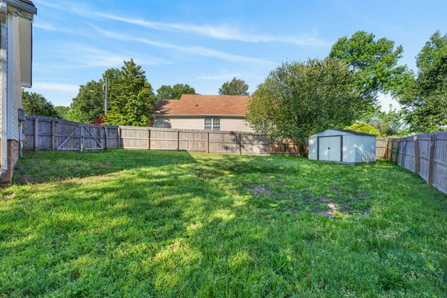 327 White Birch Ct, Clarksville, TN 37042