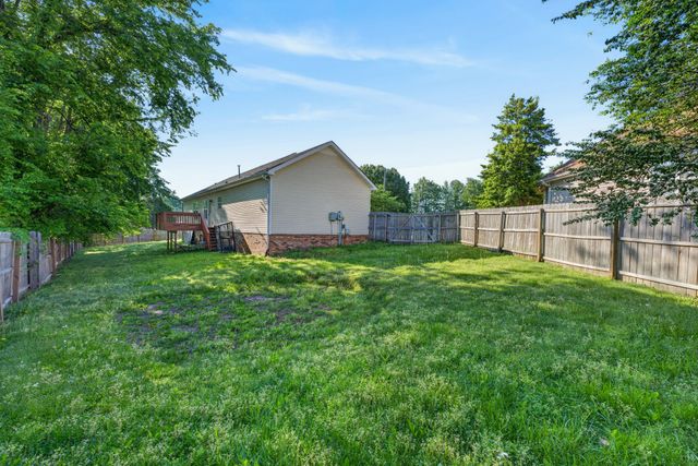 327 White Birch Ct, Clarksville, TN 37042