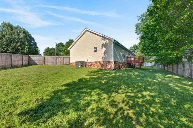 327 White Birch Ct, Clarksville, TN 37042