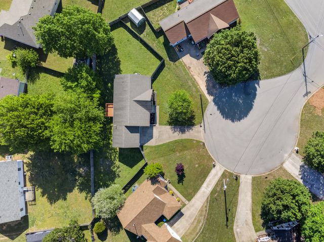 327 White Birch Ct, Clarksville, TN 37042