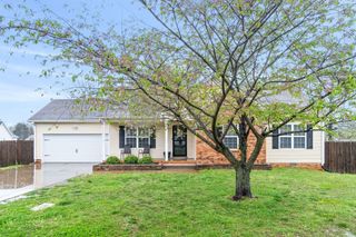 327 White Birch Ct, Clarksville, TN 37042