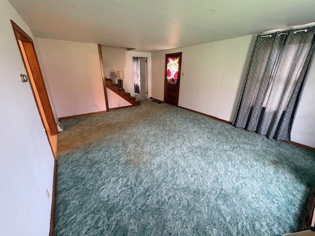 2440 Racetrack Rd, Youngwood, PA 15672