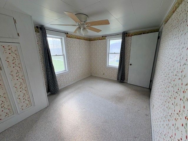 2440 Racetrack Rd, Youngwood, PA 15672