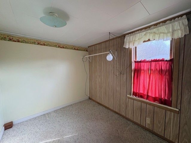 2440 Racetrack Rd, Youngwood, PA 15672