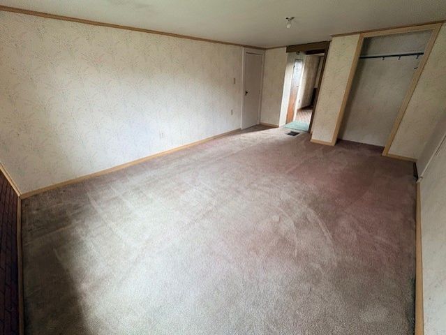 2440 Racetrack Rd, Youngwood, PA 15672