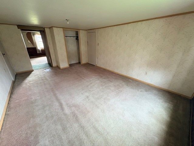 2440 Racetrack Rd, Youngwood, PA 15672