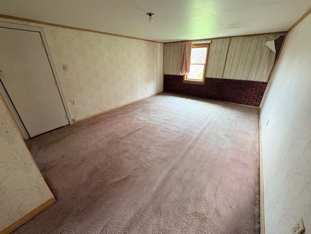 2440 Racetrack Rd, Youngwood, PA 15672