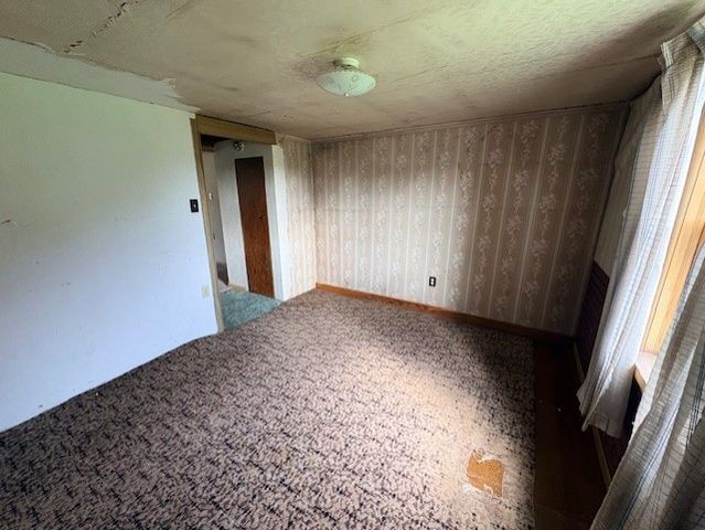 2440 Racetrack Rd, Youngwood, PA 15672