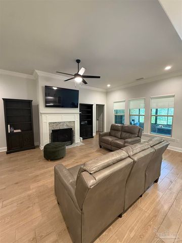 3060 Mountain Laurel Tr, Cantonment, FL 32533