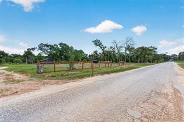 38056 S Bonnie Lake Drive, Hempstead, TX 77445