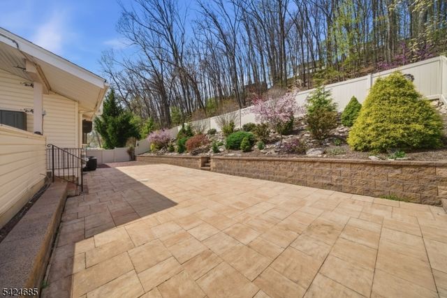 15 Sunnyhill Rd, Rockaway Twp., NJ 07801