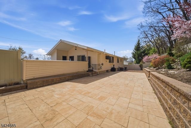 15 Sunnyhill Rd, Rockaway Twp., NJ 07801