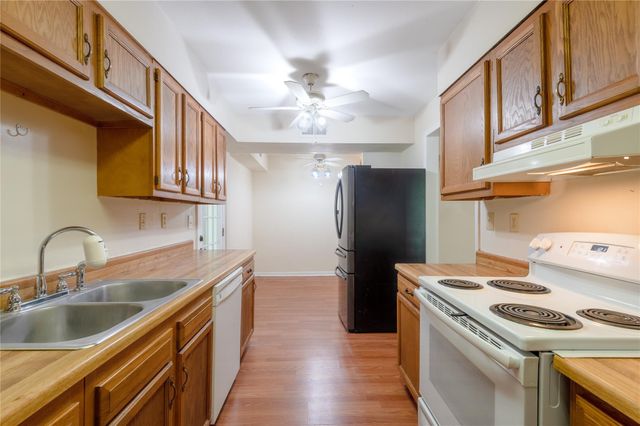 138 Summer Place C, Huntsville, TX 77340
