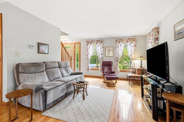 71 Harvey St, Taunton, MA 02780