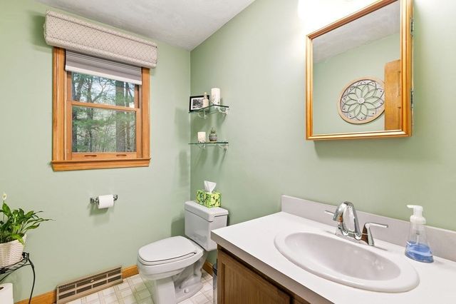 71 Harvey St, Taunton, MA 02780