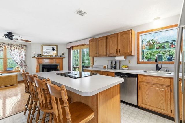 71 Harvey St, Taunton, MA 02780