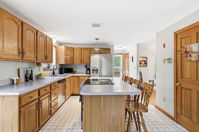 71 Harvey St, Taunton, MA 02780