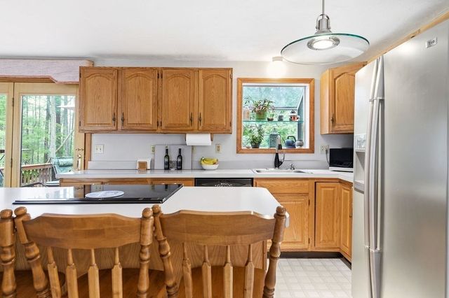 71 Harvey St, Taunton, MA 02780
