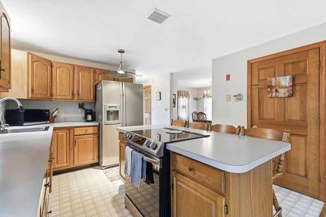 71 Harvey St, Taunton, MA 02780