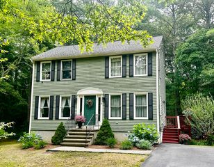 71 Harvey St, Taunton, MA 02780