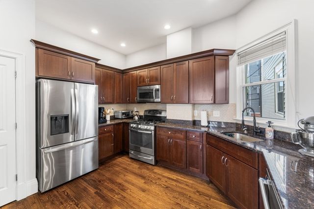 16 Thomas Park 1, Boston, MA 02127