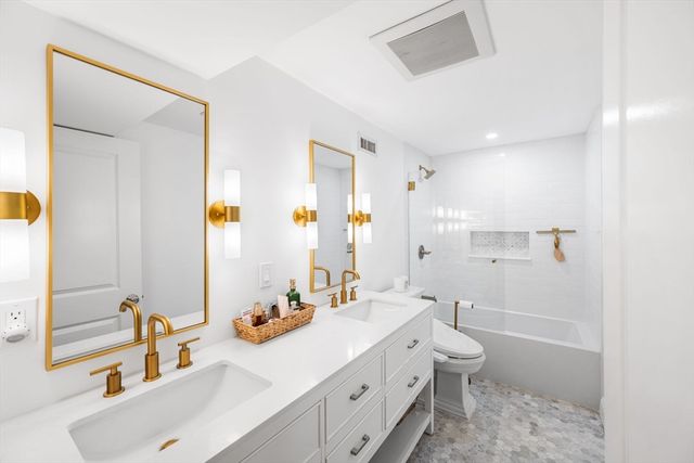 16 Thomas Park 1, Boston, MA 02127