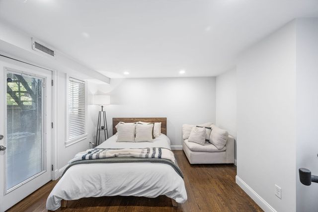 16 Thomas Park 1, Boston, MA 02127