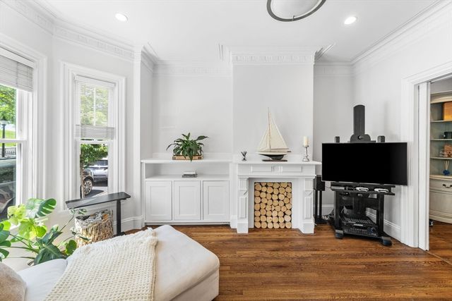 16 Thomas Park 1, Boston, MA 02127