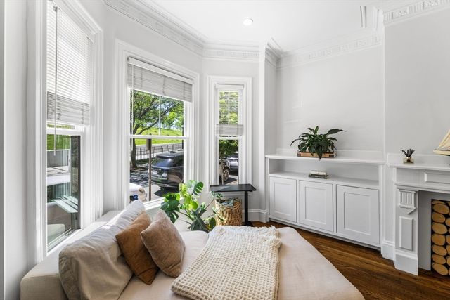 16 Thomas Park 1, Boston, MA 02127
