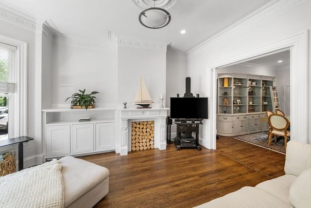 16 Thomas Park 1, Boston, MA 02127