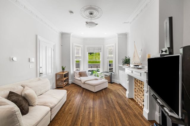 16 Thomas Park 1, Boston, MA 02127