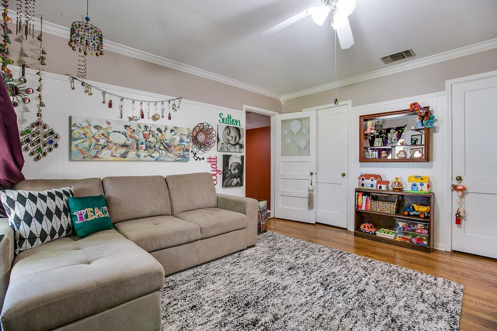 Image 18 of property listing at 2206 W Concho Avenue, San Angelo, TX 76901