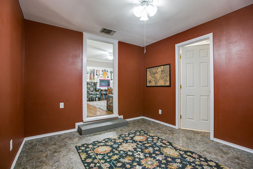 Image 20 of property listing at 2206 W Concho Avenue, San Angelo, TX 76901