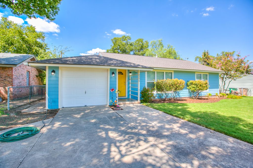 Image 32 of property listing at 2206 W Concho Avenue, San Angelo, TX 76901