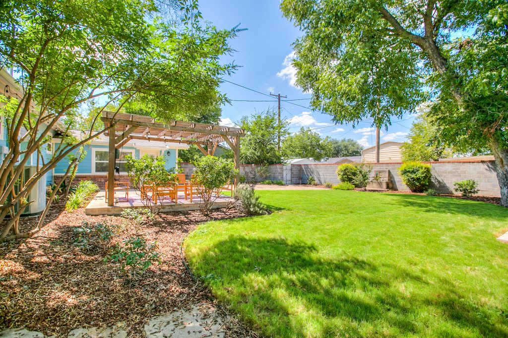 Image 5 of property listing at 2206 W Concho Avenue, San Angelo, TX 76901