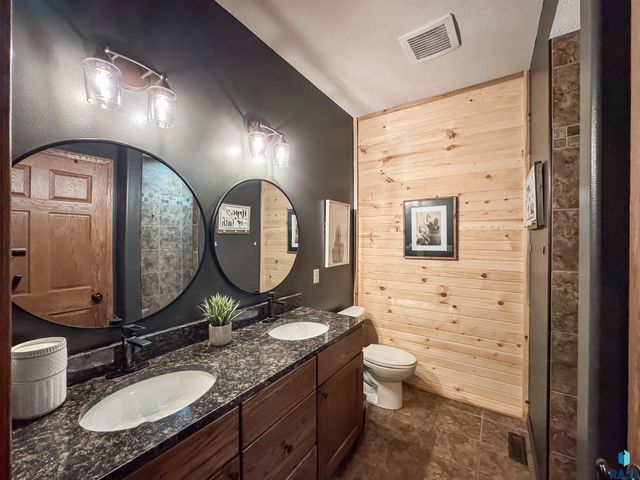 305 S Spring Pl, Brandon, SD 57005