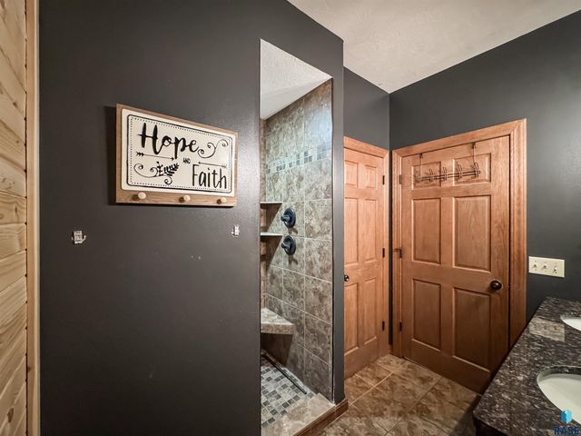 305 S Spring Pl, Brandon, SD 57005