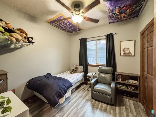 305 S Spring Pl, Brandon, SD 57005