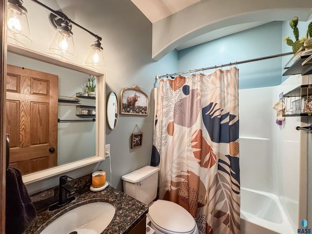 305 S Spring Pl, Brandon, SD 57005