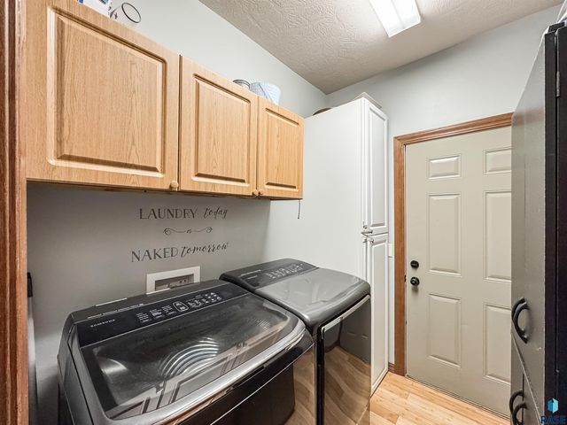 305 S Spring Pl, Brandon, SD 57005