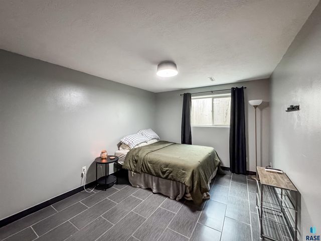 305 S Spring Pl, Brandon, SD 57005