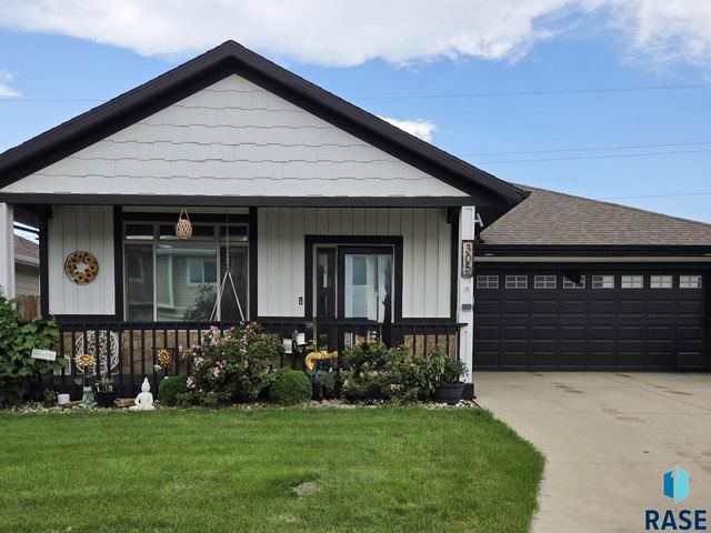 305 S Spring Pl, Brandon, SD 57005