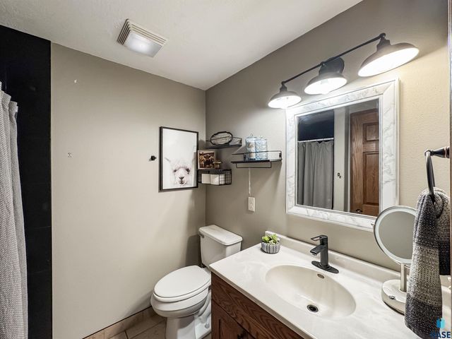 305 S Spring Pl, Brandon, SD 57005